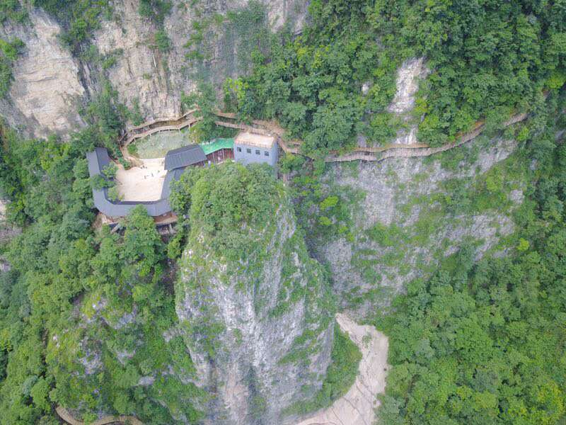 玻璃橋、天子山、猛洞河、 天門山、鳳凰古城 純玩4晚5日游F5